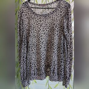 Andree By Unit Gray Leopard Print Long Sleeve Top